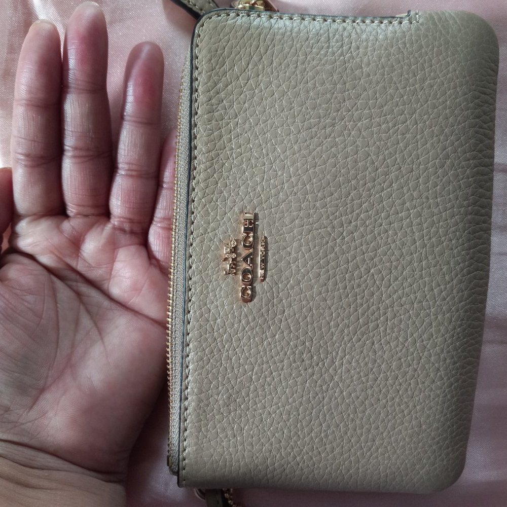 Coach Wallet - Picture 4 of 6